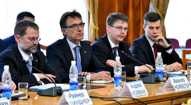 Фото — Встреча в правительстве с делегацией предпринимателей Германии — Tazabek