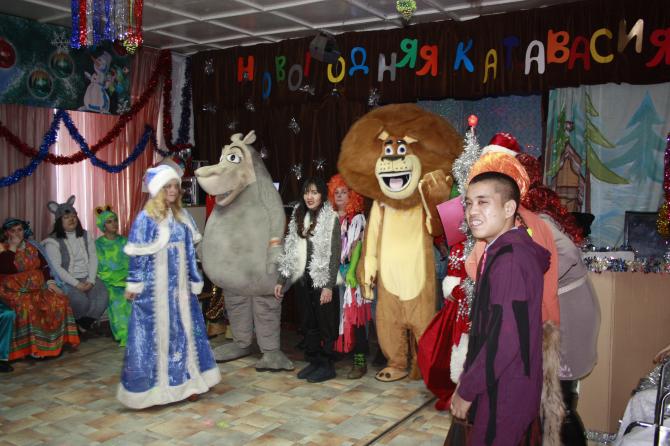 ОАО «Росинбанк» поздравил своих подшефных с новым годом — Tazabek