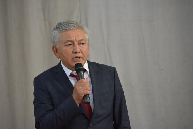 Депутат И.Омуркулов предложил дать ГП с госдолей более 51% свободу по закупкам и установлению тарифов для их развития — Tazabek