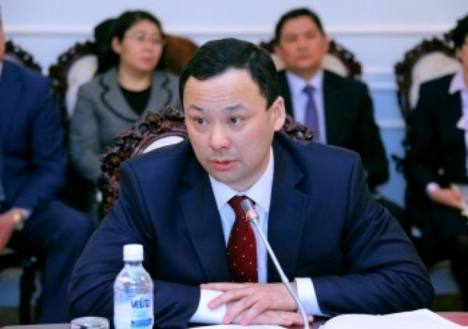 Депутат Р.Казакбаев заявил уже о 6 новых автомобилях марки Jeep, которых якобы ГТС подарила частная фирма — Tazabek