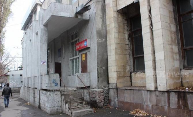 Т.Сариев: Если цена за снос здания «Эркин-Тоо» 3 квартиры, то я их дарю — Tazabek