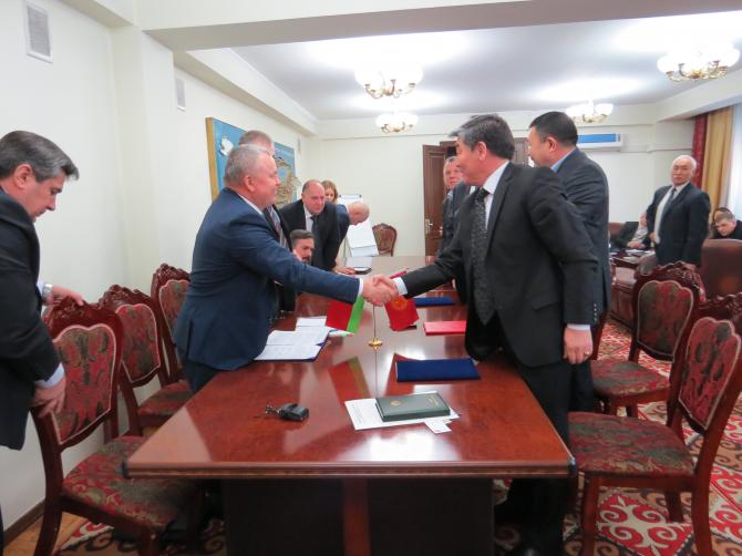 Минсельхоз и белорусская компания по выпуску тракторов подписали меморандум о сотрудничестве — Tazabek