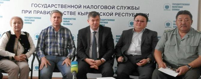 Глава профсоюза ТРК «Дордой» Д.Доолоталиева заявила об ажиотаже на рынке «Мадина» из-за повышения цен перевозчиками со ссылкой на ЕАЭС — Tazabek