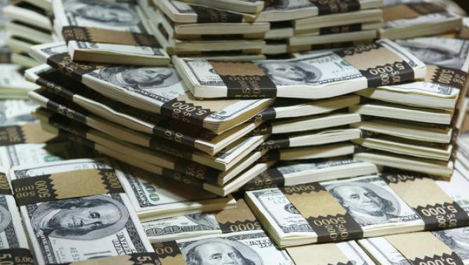 Из 23 коммерческих банков 6 ввели ограничение на продажу долларов США — Tazabek