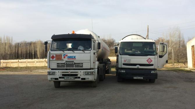 ГСБЭП задержала в Баткене 6 газовозов с сжиженным газом в 60 тонн с госномерами Казахстана и Таджикистана — Tazabek