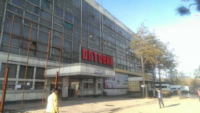 «Банковские залоги»: На продажу выставлен 1 этаж бывшего завода, который находится рядом с Ошским рынком — Tazabek