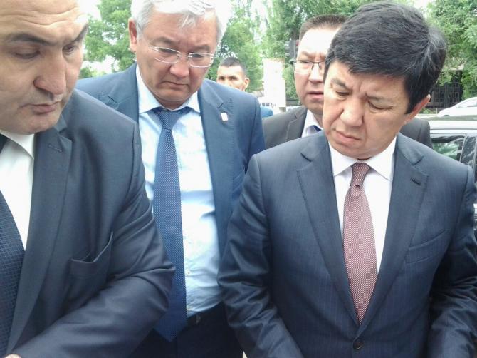 Правительство поручило мэрии Бишкека обратить внимание на качество дорог в городе — Tazabek