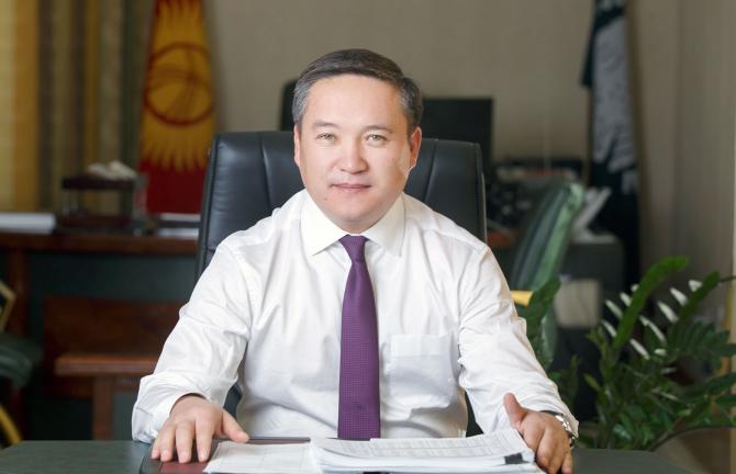 Глава Налоговой службы КР З.Осмонов: Идет вымывание доллара, поскольку казахстанцы продают свои товары за сомы и покупают доллары — Tazabek