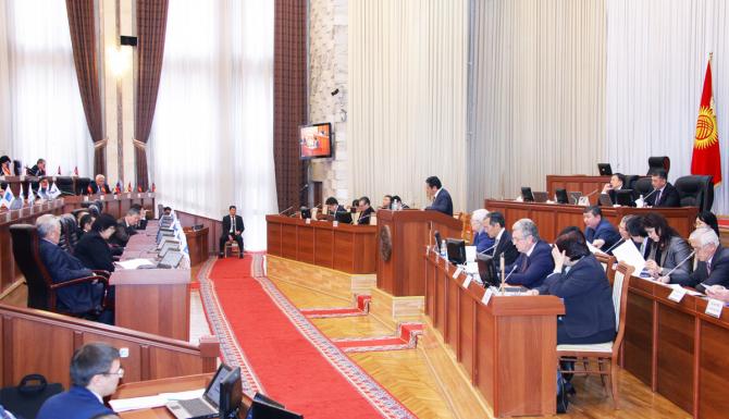 Кто из предварительного 6 созыва Жогорку Кенеша занимал экономические должности? — Tazabek