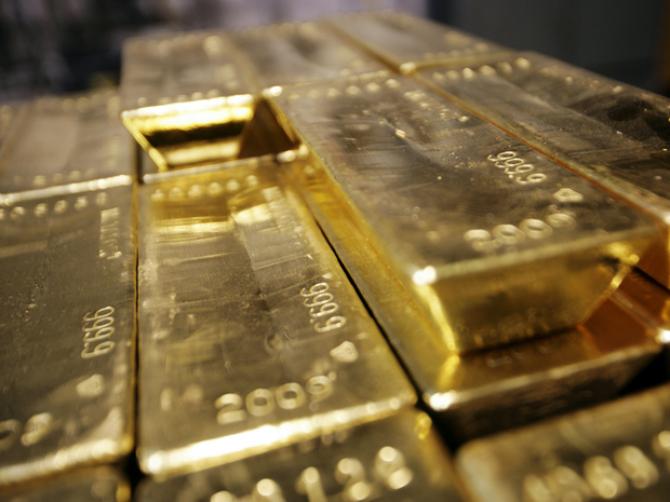 Цена на золото продолжает расти из-за интереса инвесторов — Tazabek