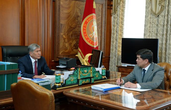 Президент А.Атамбаев поручил правительству пересмотреть тарифы страховых взносов в Соцфонд — Tazabek