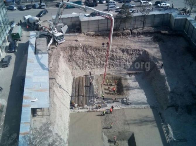 Бишкекский горсуд признал недействительной сделку купли-продажи участка для строительства многоэтажного дома на пересечении Чуй-Суюмбаева — Tazabek