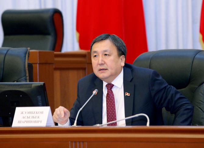 Спикер парламента А.Жээнбеков попросил правительство решить вопрос установки обещанных банкоматов в регионах — Tazabek