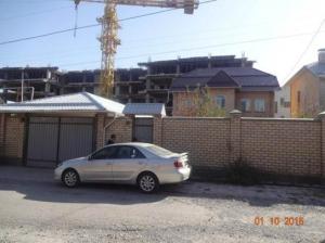 Жилой дом с земельным участком в Бишкеке