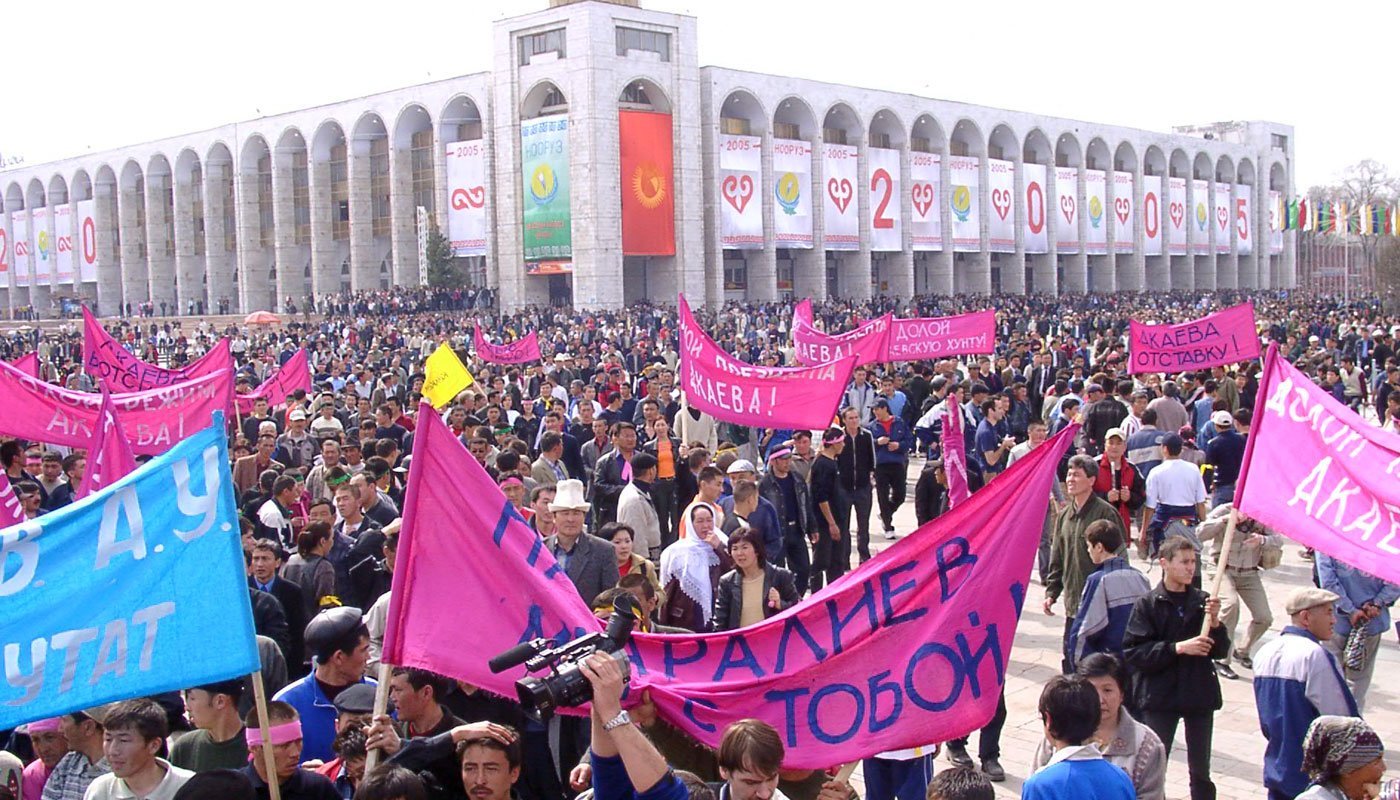 24 марта 2005 года. Митинг на площади Ала-Тоо / Фото АКИpress