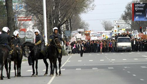 24 марта 2005 года. Митинг на площади Ала-Тоо с участием А.Атамбаева