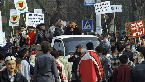 24 марта 2005 года. Митинг на площади Ала-Тоо с участием А.Атамбаева