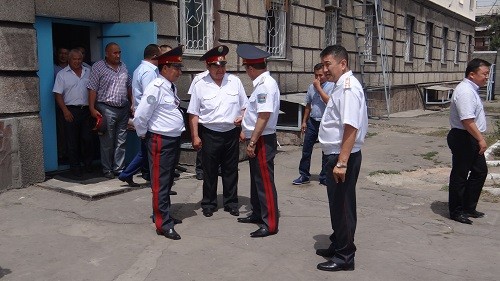 Захват ровд в кыргызстане. Октябрьское РОВД Бишкек. Султанов Уланбек Алымбаевич. Участок Ленинского РОВД Бишкек.