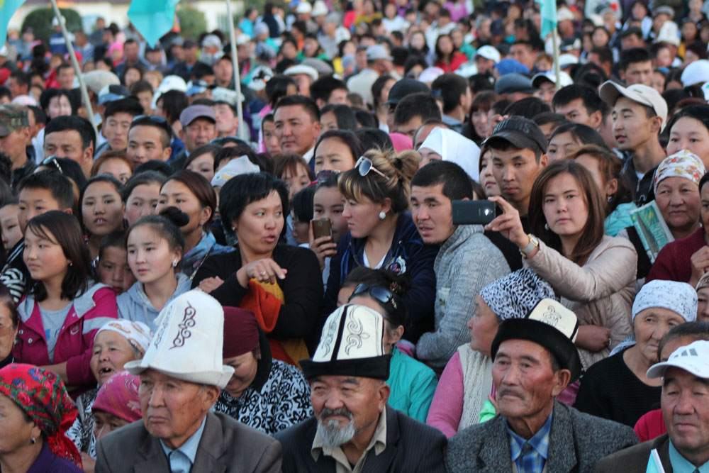 Киргизия население численность. Население Бишкека 2023. Киргизия Бишкек люди. Кайназарова Мавлудахон, нация Кыргызстана. Киргизия население Киргиз.