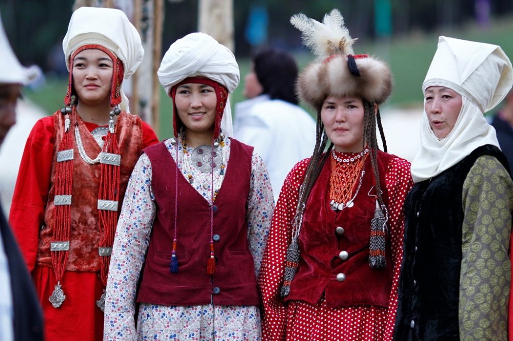 Киргизский национальный костюм женский