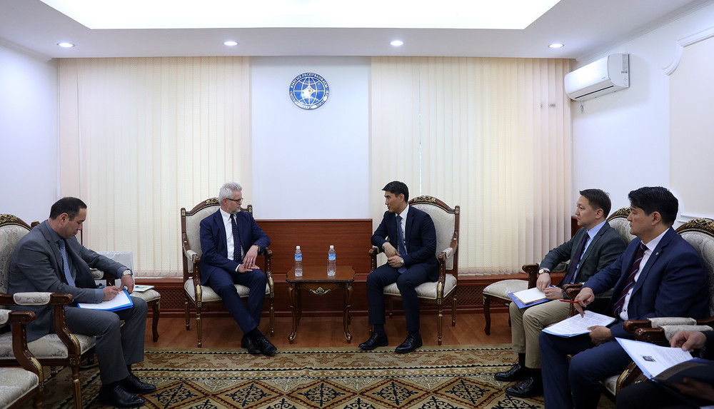 Встреча Ч.Айдарбеков с У.Руснаком  Секретариат  Энергетической хартии готов сотрудничать с Кыргызстаном по развитию возобновляемых источ