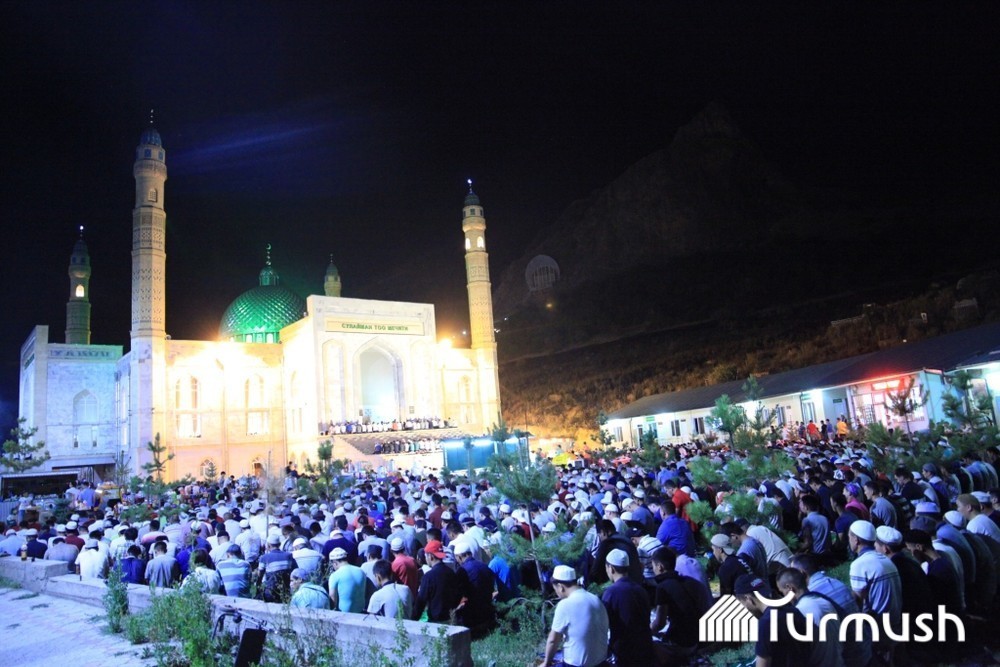 Кадыр тун 2024 когда будет. Кадыр тун. Кадыр Ош. Мечети города Ош. Самый большой мечеть в городе Ош.