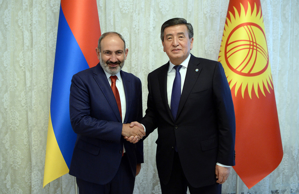 Премьер Армении Никол Пашинян и президент КР Сооронбай Жээнбеков
