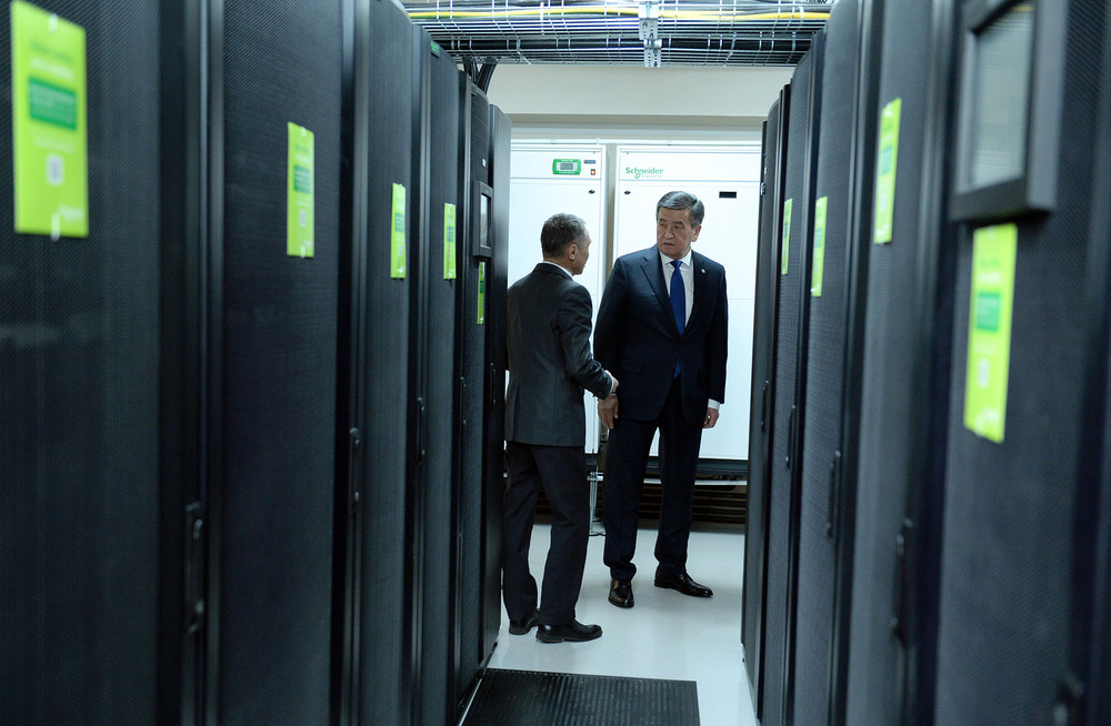 Президент С.Жээнбеков посетил Центр обработки данных Нацбанка