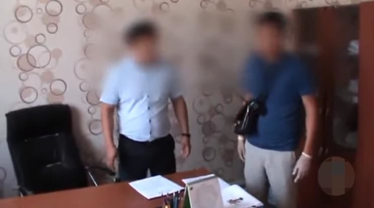 Задержание судебного исполнителя ПССИ города Кызыл-Кия
