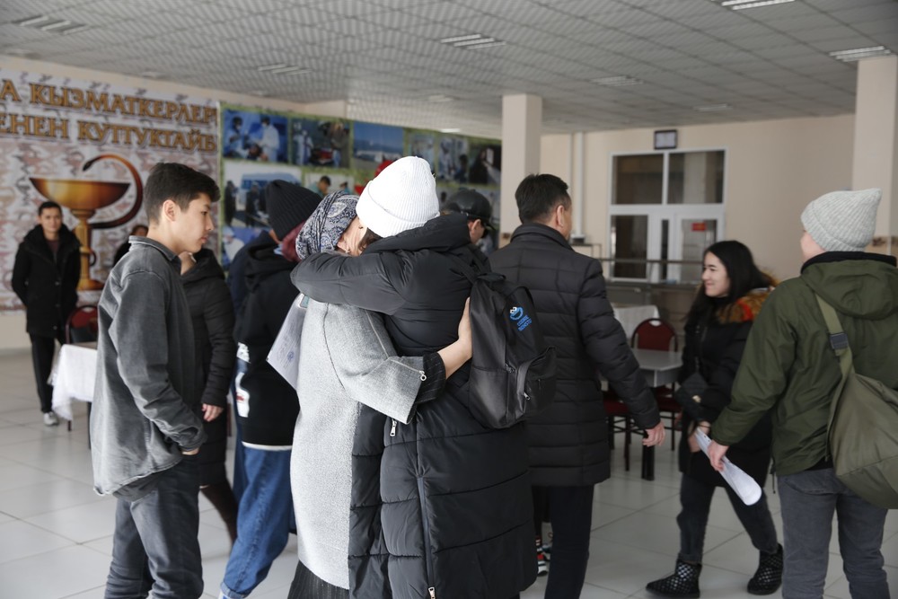 Студенты вернулись в Кыргызстан из Китая