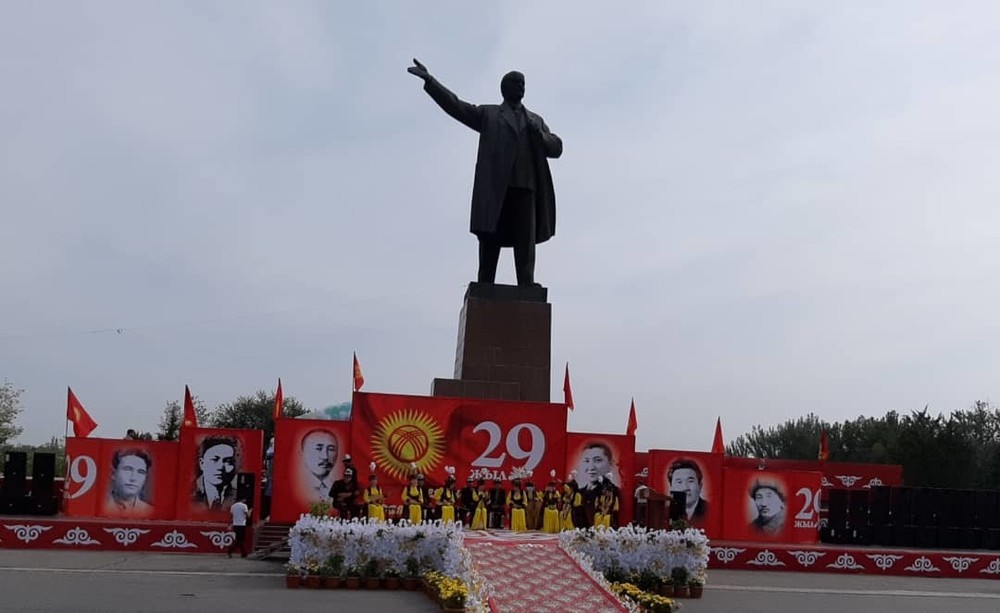 Санкт петербург город ош. День города Ош. В Оше день независимости. Флаг города Ош. 3000 Летие города Ош.