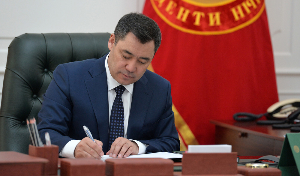 Президент Жапаров подписал распоряжение о мерах по повышению исполнительской дисциплины в госорганах и органах МСУ