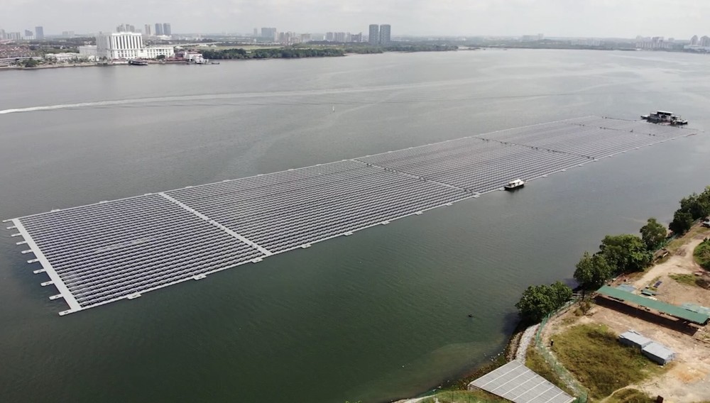 Плавучая солнечная электростанция в Сингапуре