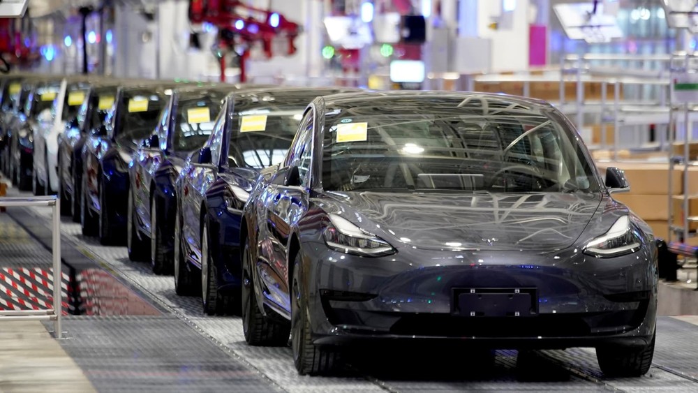 Электромобили Tesla Model 3 на фабрике компании в Шанхае (Aly Song/Reuters)