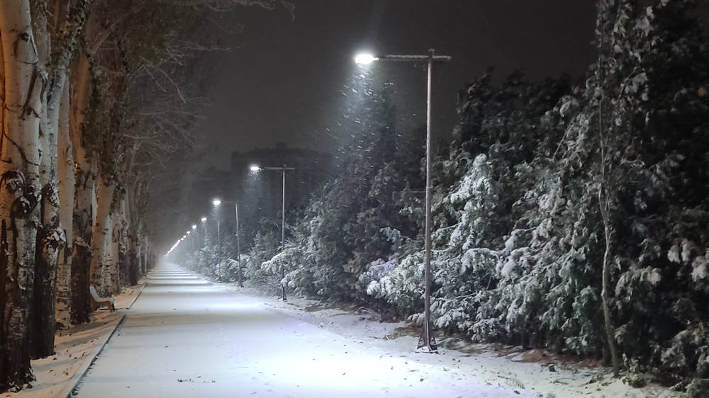 Вечерний Бишкек в снегу. Фото
