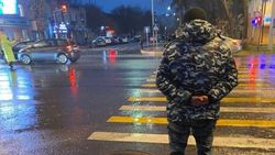 Почему перекрывают дорогу по Манаса-Боконбаева по утрам и вечерам? - горожанин