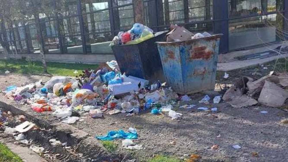 В парке отдыха Базар-Коргона не убирают мусор. Фото жителя