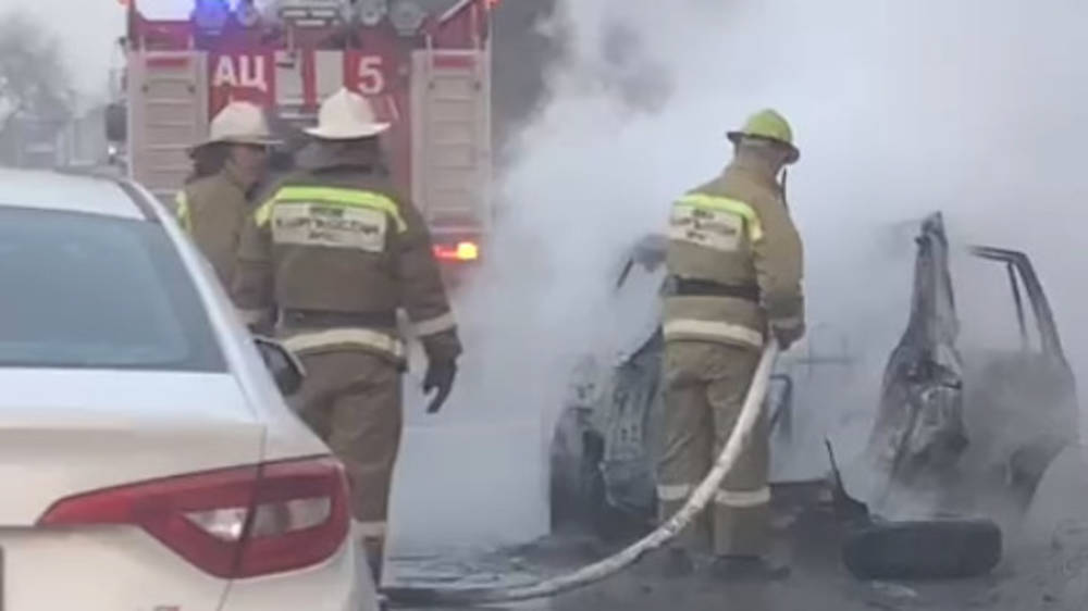 Еще видео сгоревшей машины на Малдыбаева