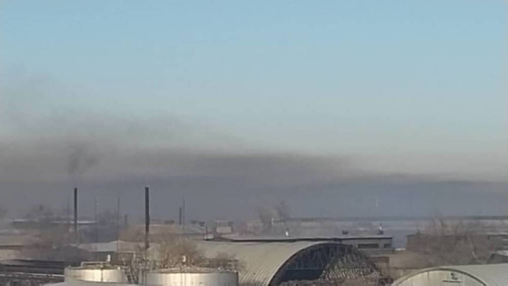 Черный дым из завода «Фрунзе». Видео и фото