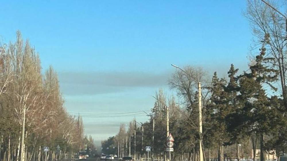 «Серые облака над Бишкеком, а вдоль Южной магистрали строятся 15-этажные дома». Фото читателя
