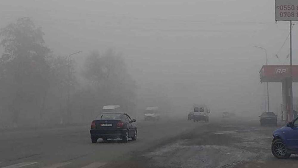 Сильный туман на проспекте Чуй. Фото горожанина