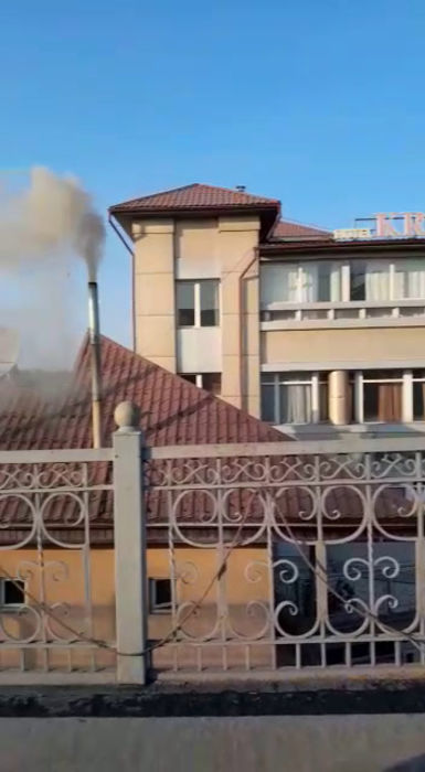 Житель Оша жалуется на дым из трубы. Видео
