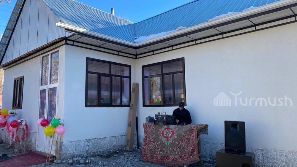 Turmush: Жители узгенского села Красный-Маяк построили дом мужчине с ...