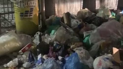 В мкр Улан баки завалены мусором. Фото горожанина