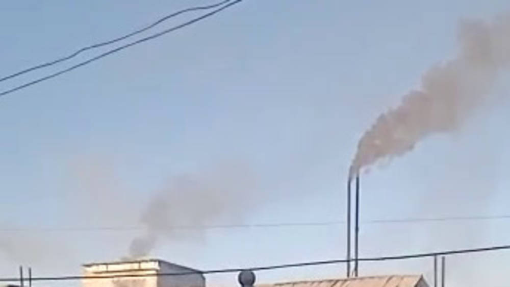 Житель Оша жалуется на дым из бани. Видео