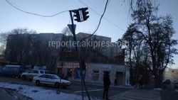 Свердловский акимиат направил бригаду для ремонта аварийного светофора на Лермонтова, - мэрия