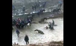 Во время көк бөрү в Кара-Суу игроки потеряли тушу барана в реке. Видео