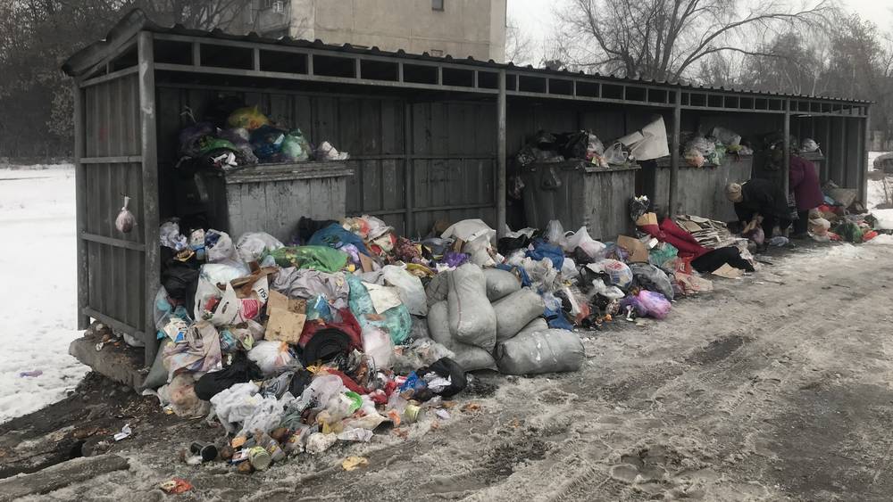 На улице Патриса Лумумбы не убирают мусор, - горожанин