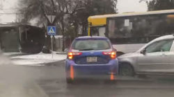 На одном из самых безопасных перекрестков Бишкека столкнулись две машины. Видео