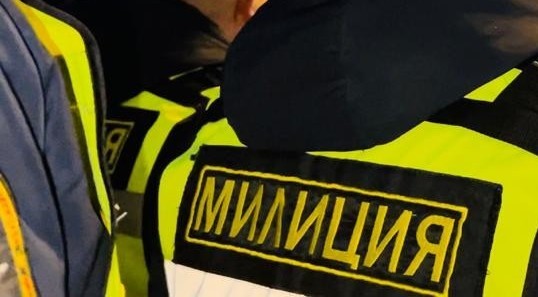 Бишкекте милиционер көчөдөгү жоругунан кийин жетекчиси менен чогуу ...